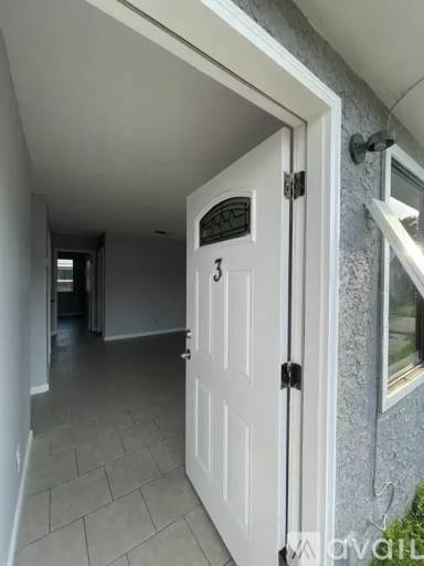 Main picture of 715 W 13th St