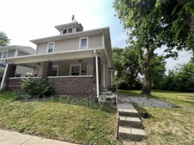 Main picture of 329 W 28th St