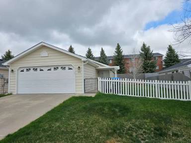 Main picture of 310 Arbor Ln
