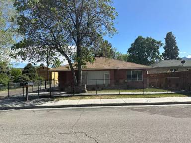 Main picture of 212 E Pine St