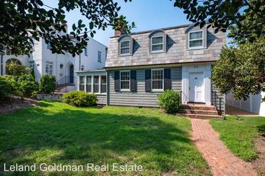 Main picture of 216 Cavalier Dr