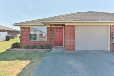 Main picture of 16131 Rolling Meadows Dr