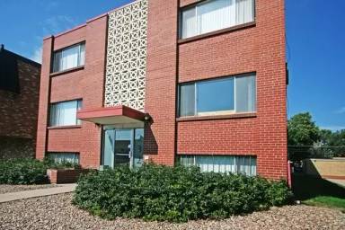 Main picture of 2321 S Race St