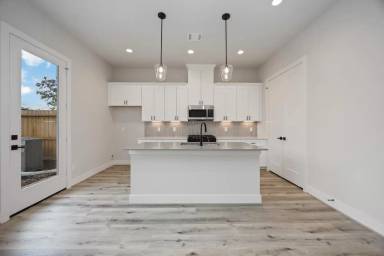 Main picture of 6111 De Campo St