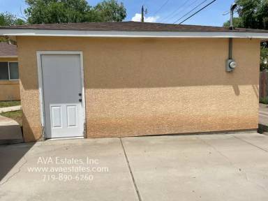 Main picture of 2718 Poplar St