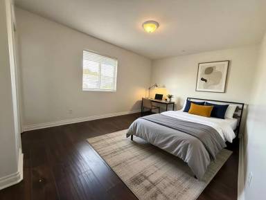 Main picture of 1251 W 35th St