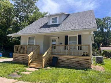 Main picture of 305 N College Ave