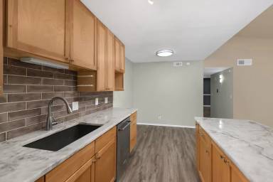 Main picture of 902 Walden