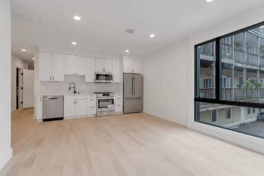 Main picture of 148 W 9th St