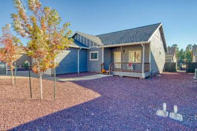 Main picture of 807 W Summer Haven Ln