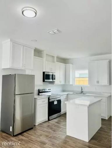 Main picture of 7006 N 56th Ln