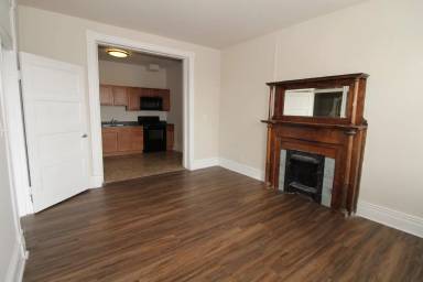 Main picture of 7401 S Broadway