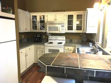 Main picture of 463 S Park Ave