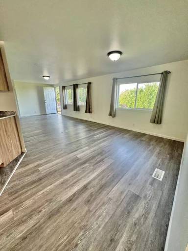Main picture of 14414 Greenbelt Dr E