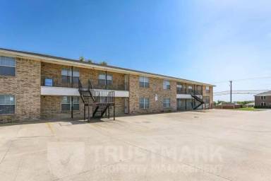 Main picture of 700 S Amy Ln