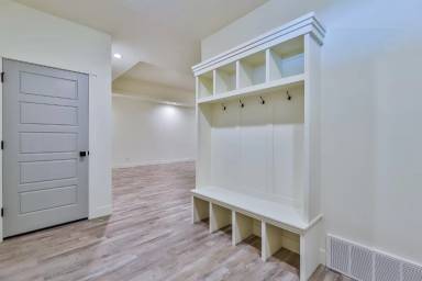 Main picture of 5816 N Glenpoint Dr