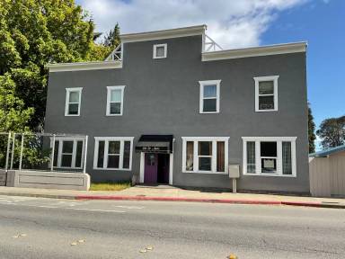 Main picture of 8th St Apartments