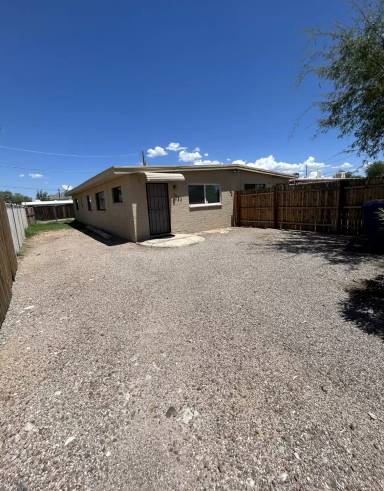 Main picture of 1037 E Prince Rd