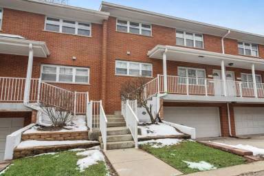 Main picture of 169 E Palatine Rd