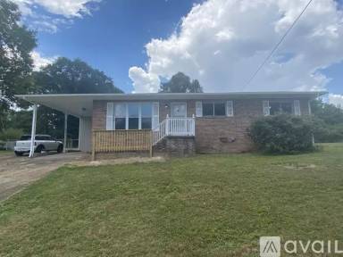 Main picture of 104 Topaz St