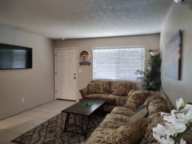 Main picture of 530 W Murphy St
