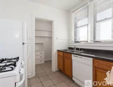 Main picture of 1115 W Oakdale Ave