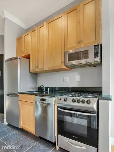 Main picture of 290 W 12th St