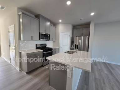 Main picture of 682 Rolling Fields Dr