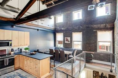 Main picture of 325 E Market St