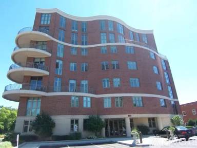 Main picture of 520 S Washington St