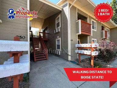 Main picture of 870 W Belmont St