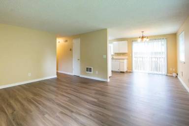 Main picture of 3542 NE Division St