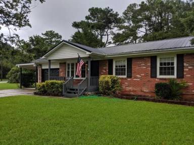 Main picture of 736 Dennis Rd