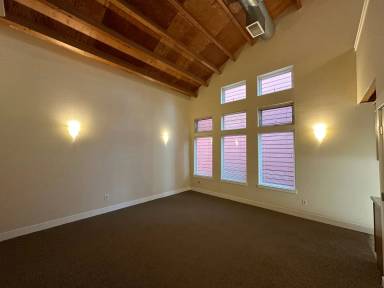 Main picture of 2533 NW Thurman St