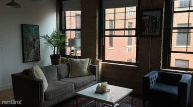 Main picture of 4801 N Ravenswood Ave