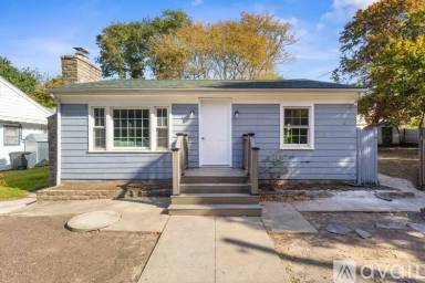 Main picture of 400 Schooner Ave