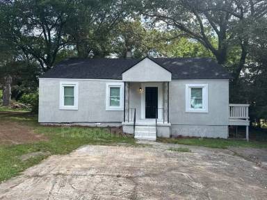 Main picture of 4692 College St