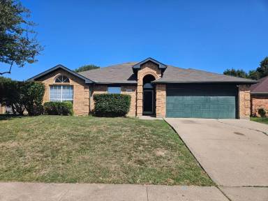 Main picture of 2918 Hollow Oak Dr