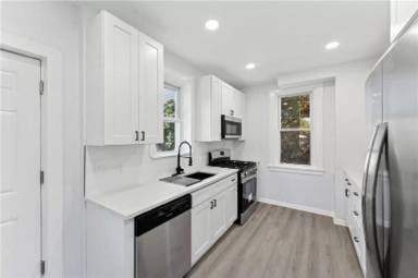 Main picture of 233 E 19th Ave