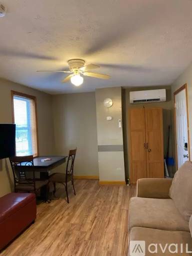 Main picture of 175 W Main St