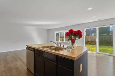 Main picture of 10546 189th St E