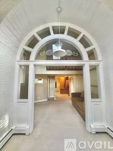 Main picture of 108 W Byers Pl