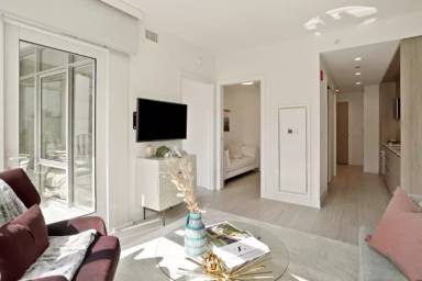 Main picture of 337 N Halsted St