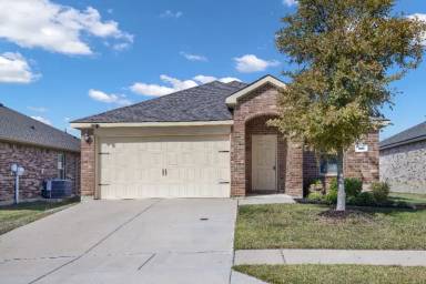 Main picture of 910 Amber St