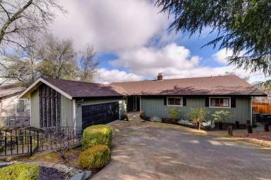 Main picture of 150 Mark Ln