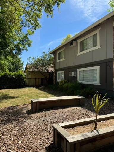 Main picture of 208 B St
