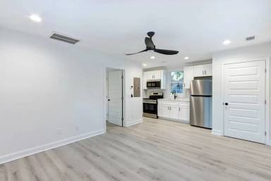 Main picture of 226 W 39th St