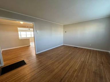 Main picture of 80 E 51st Pl