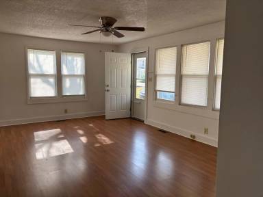 Main picture of 400 N Diagonal St