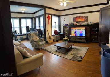 Main picture of 1919 W Argyle St